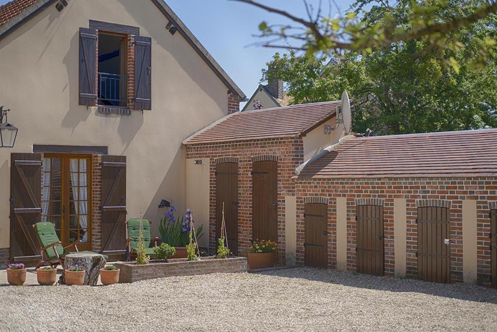Le Logis Du Regisseur Acomodação com café da manhã Charny-Oree-de-Puisaye Exterior foto